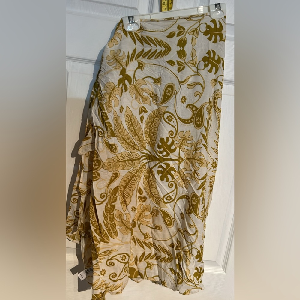 NWT Ladies O/S Sarong beach cover-up